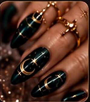 Nail art verde scuro con lune e stelle dorate